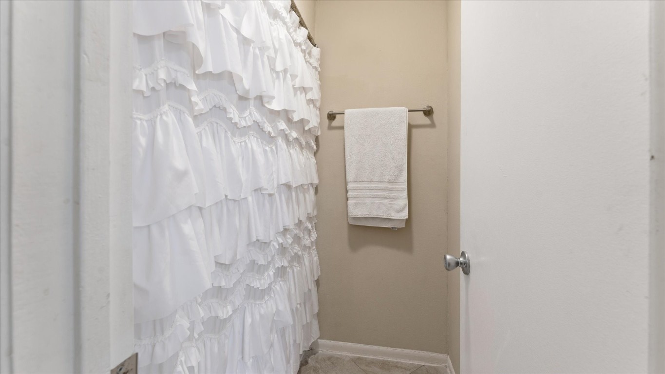 41 Regency Point Montgomery, TX 77356 - Photo 37 of 44 a bathroom with a shower