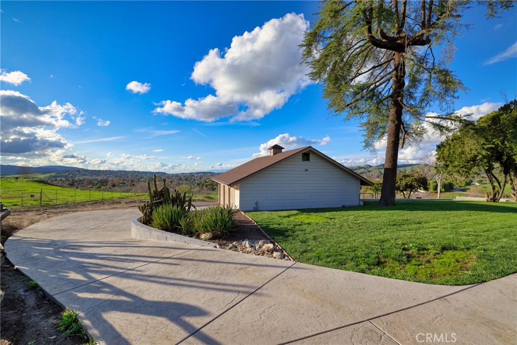 12646 10th Street Yucaipa, CA 92399 - Photo 52 of 72 a view of a garden with a house