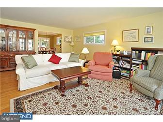 8 Red Oak Road Oreland, PA 19075 - Photo 3 of 12 Living Room