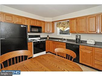 8 Red Oak Road Oreland, PA 19075 - Photo 5 of 12 Kitchen