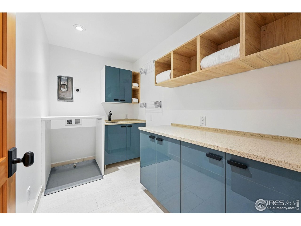 2970 21st Street Boulder, CO 80304 - Photo 28 of 33 a kitchen with a sink cabinets and appliances
