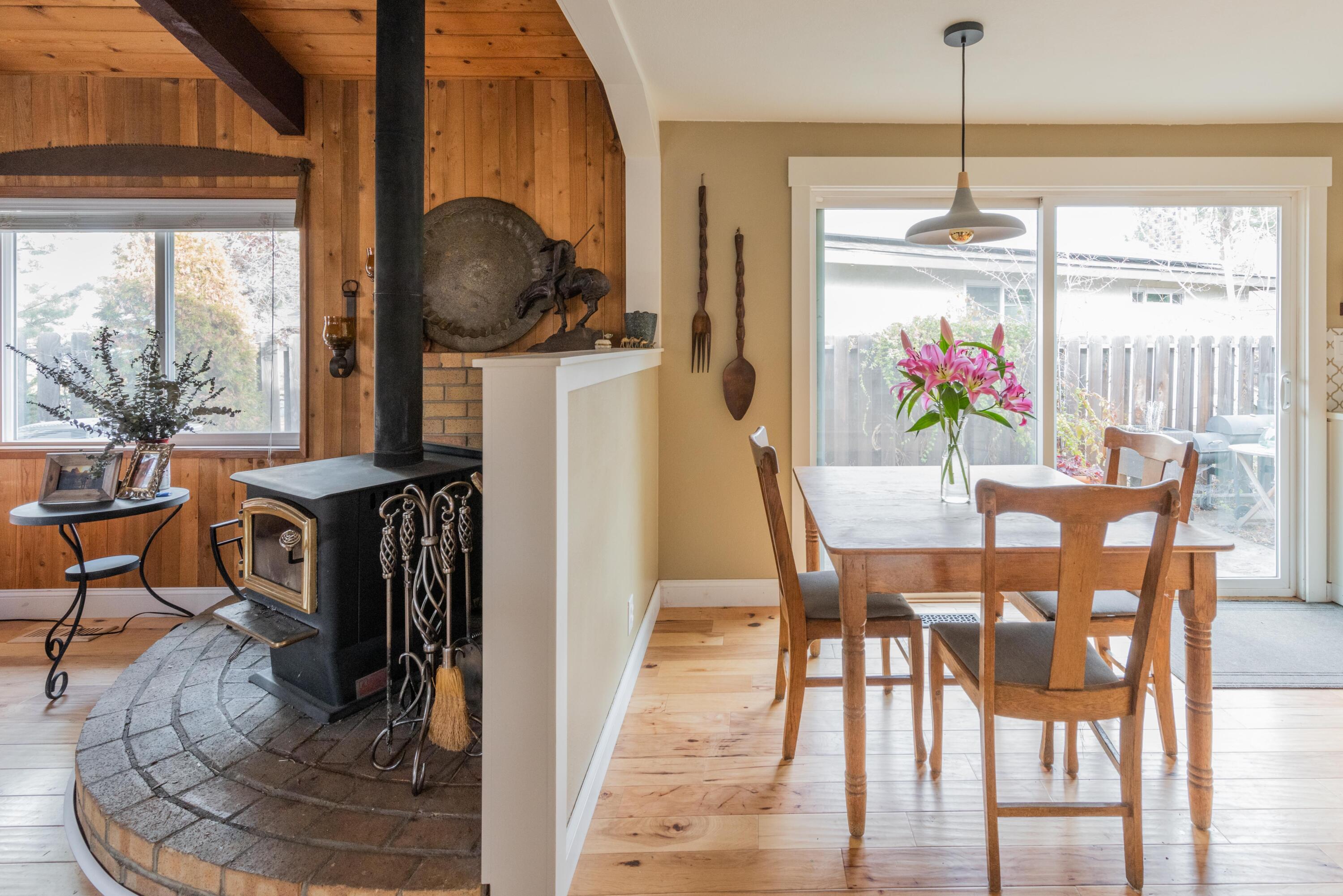 2900 Northeast Shepard Road Bend, OR 97701 - Photo 5 of 39 Light bright dining area...