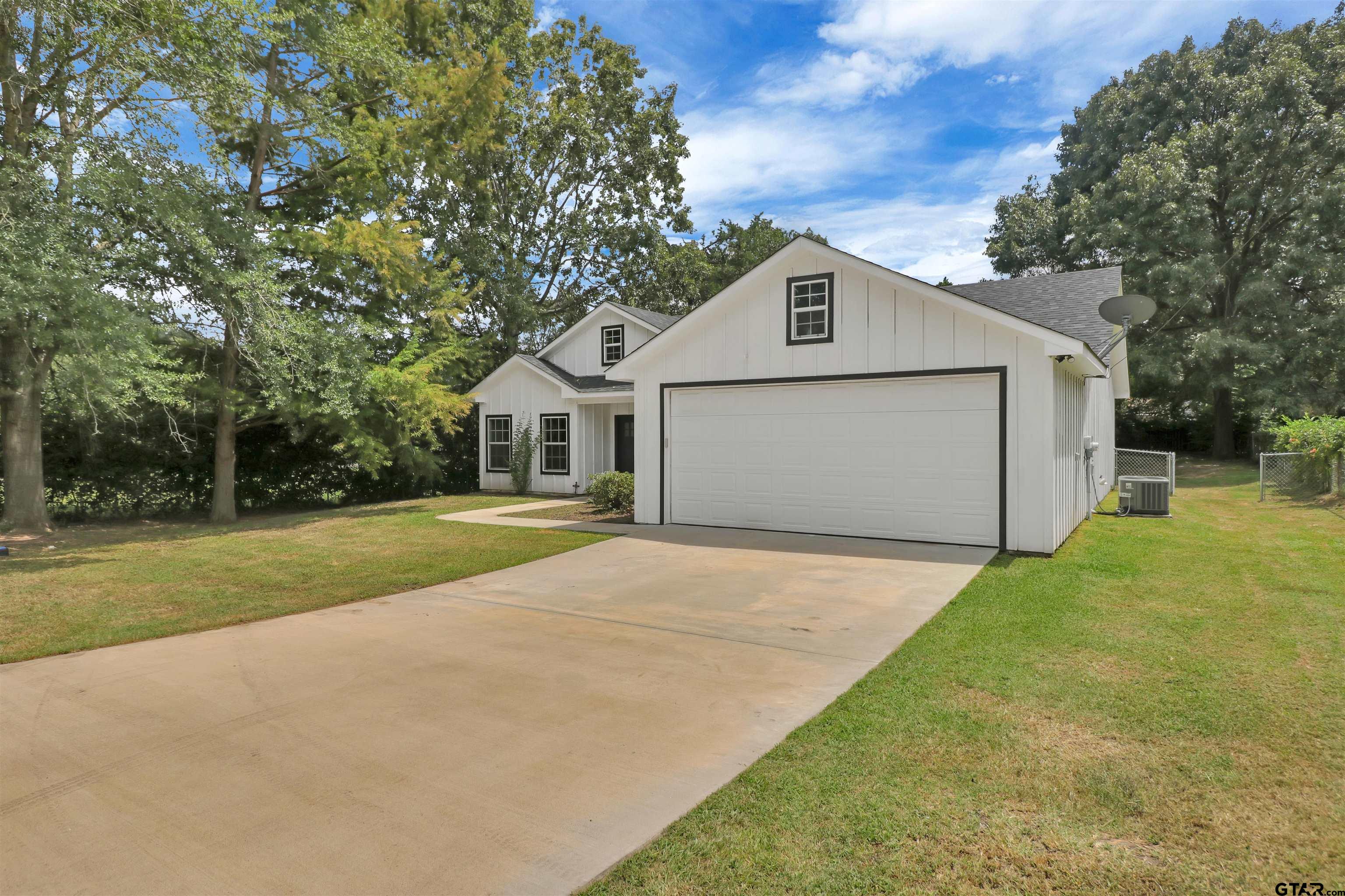 220 Sherman Street Rusk, TX 75785 - Photo 4 of 33