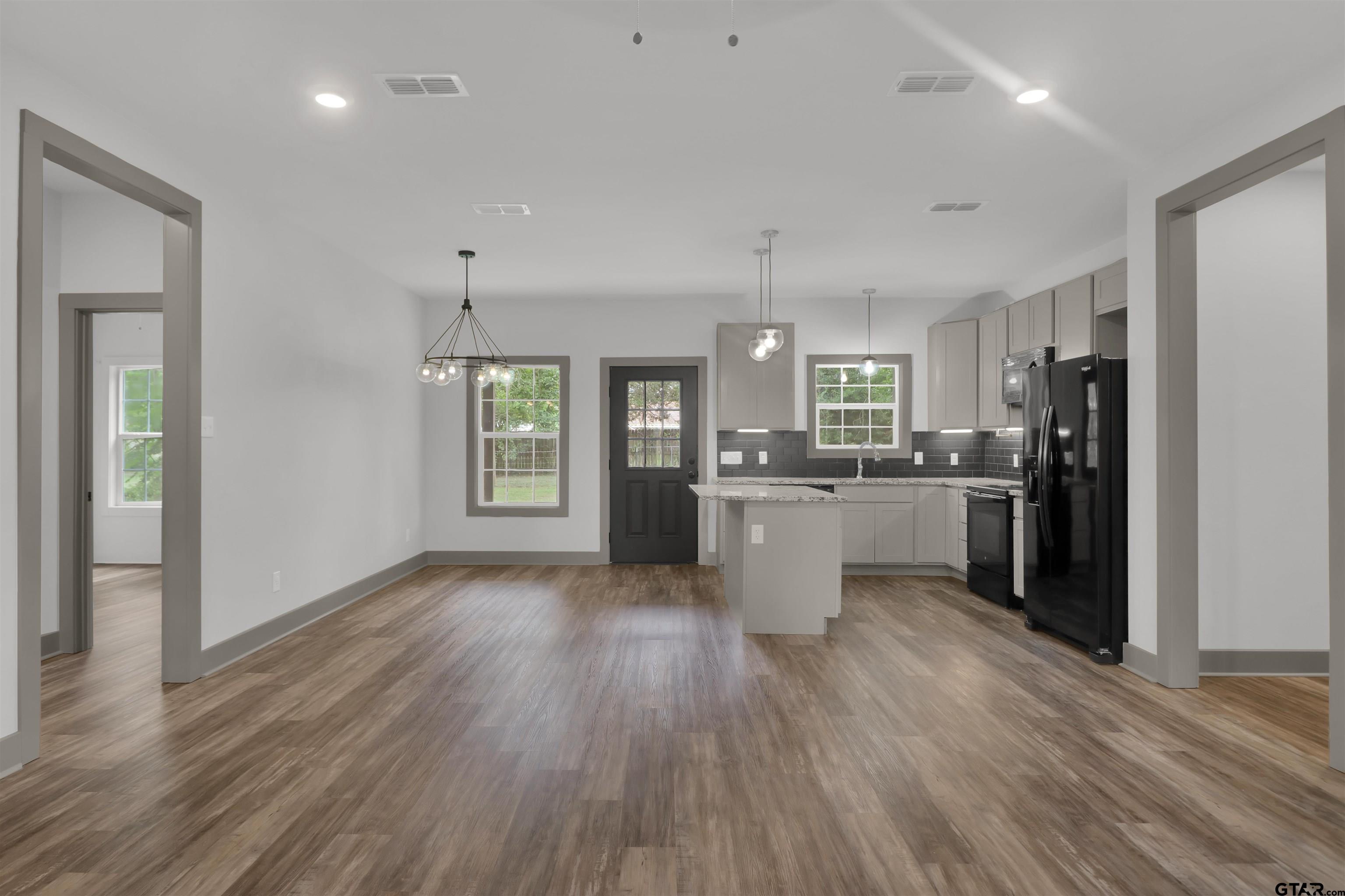 220 Sherman Street Rusk, TX 75785 - Photo 9 of 33