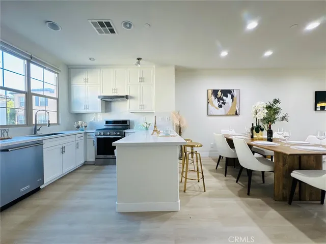 $1,230,000 | 52 Capricorn, Irvine, CA 92618