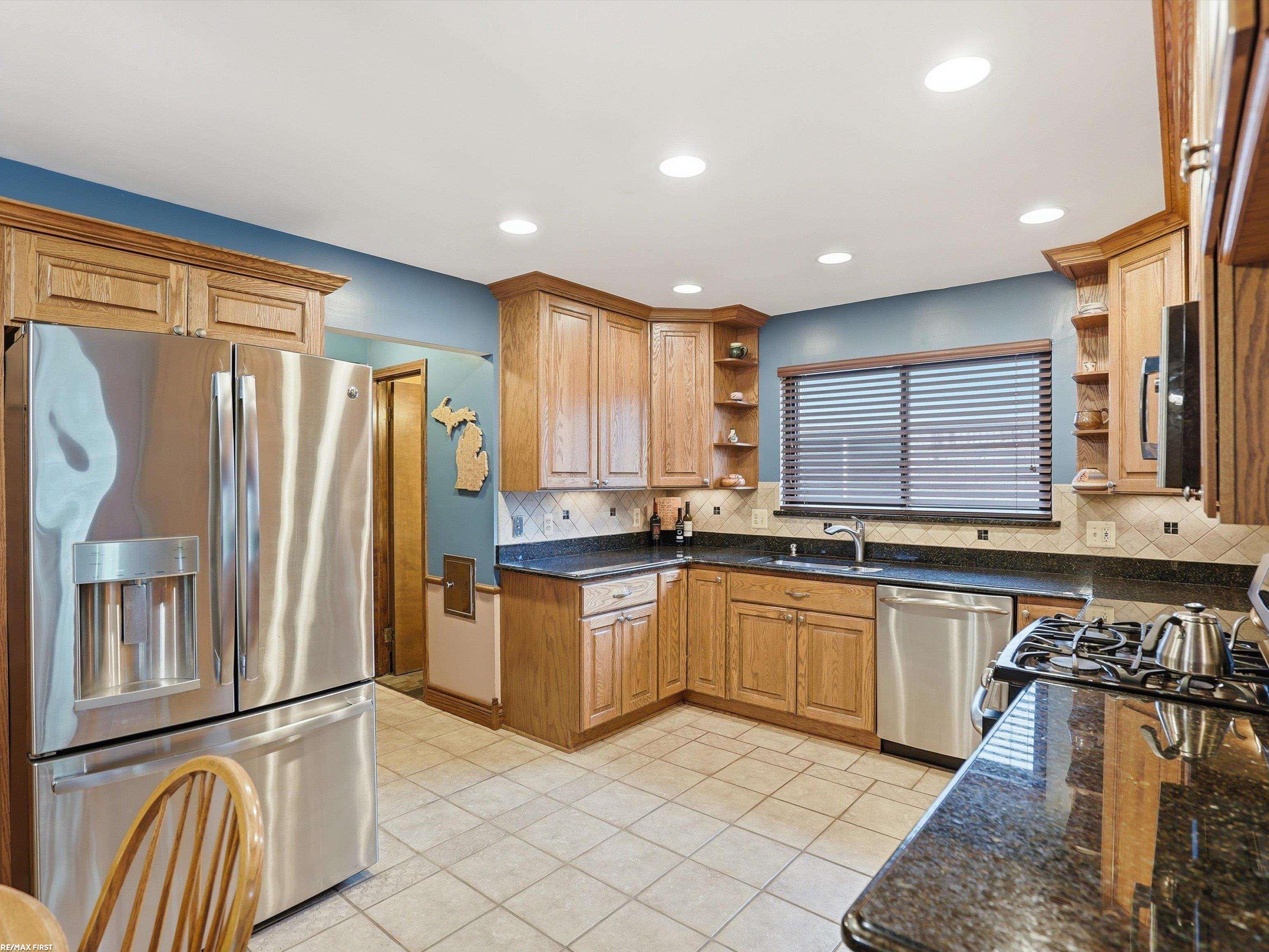 47431 Kathleen Road Macomb, MI 48044 - Photo 14 of 50