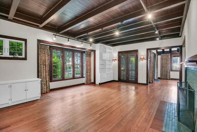 $369,900 | 910 West Park Avenue, Champaign, IL 61821