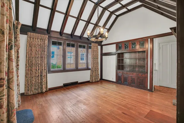 $369,900 | 910 West Park Avenue, Champaign, IL 61821