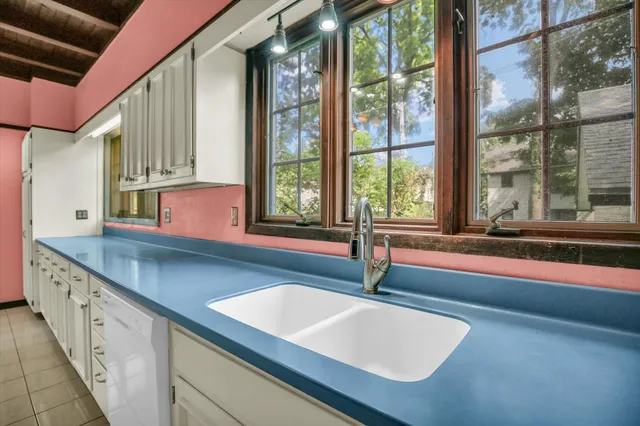 $369,900 | 910 West Park Avenue, Champaign, IL 61821