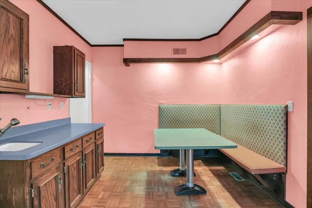 $369,900 | 910 West Park Avenue, Champaign, IL 61821