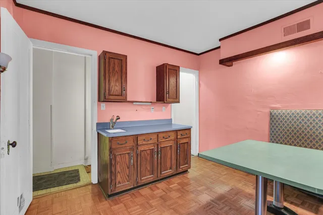 $369,900 | 910 West Park Avenue, Champaign, IL 61821