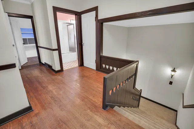 $369,900 | 910 West Park Avenue, Champaign, IL 61821