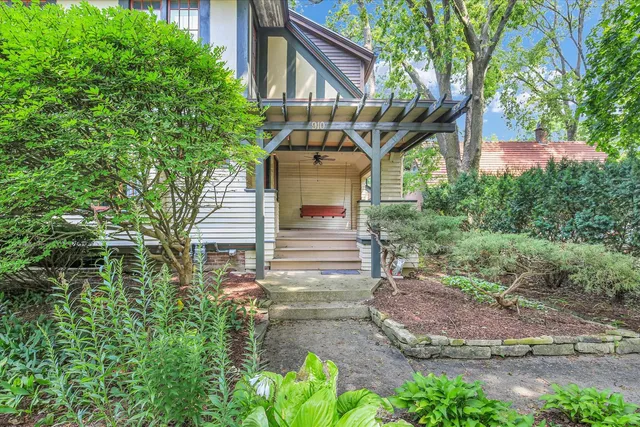 $369,900 | 910 West Park Avenue, Champaign, IL 61821