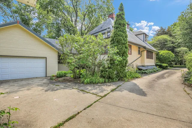 $369,900 | 910 West Park Avenue, Champaign, IL 61821