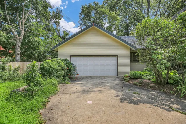 $369,900 | 910 West Park Avenue, Champaign, IL 61821