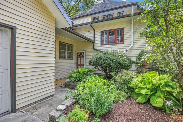 $369,900 | 910 West Park Avenue, Champaign, IL 61821