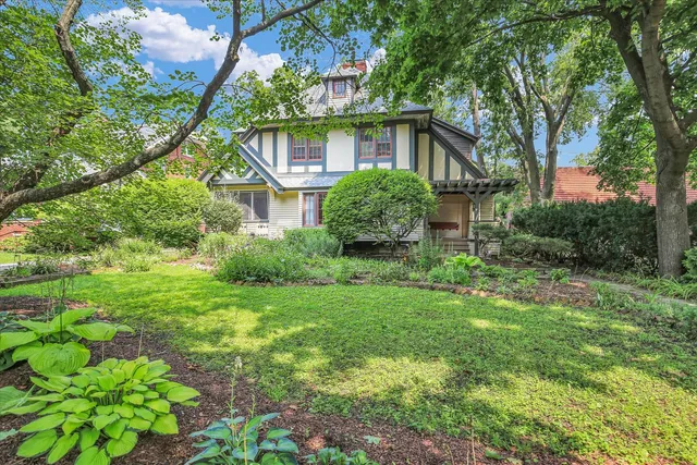 $369,900 | 910 West Park Avenue, Champaign, IL 61821