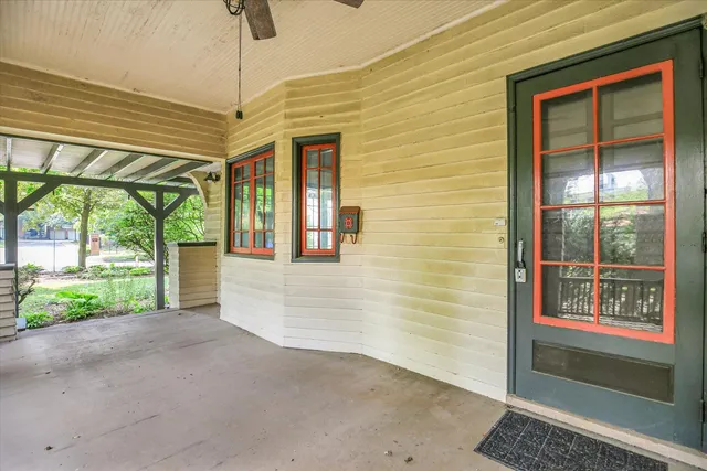 $369,900 | 910 West Park Avenue, Champaign, IL 61821