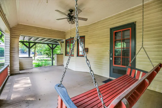 $369,900 | 910 West Park Avenue, Champaign, IL 61821