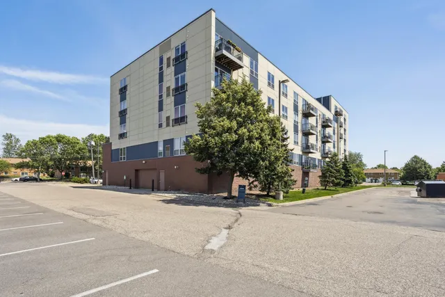 $225,000 | 1502 5th Street North, Unit 211, Hopkins, MN 55305