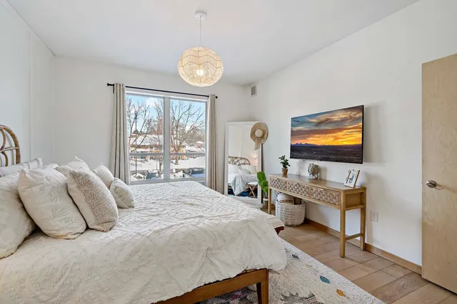 $225,000 | 1502 5th Street North, Unit 211, Hopkins, MN 55305