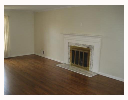 932 Old Hickory Road Mt. Lebanon, PA 15243 - Photo 3 of 14 Living Room.