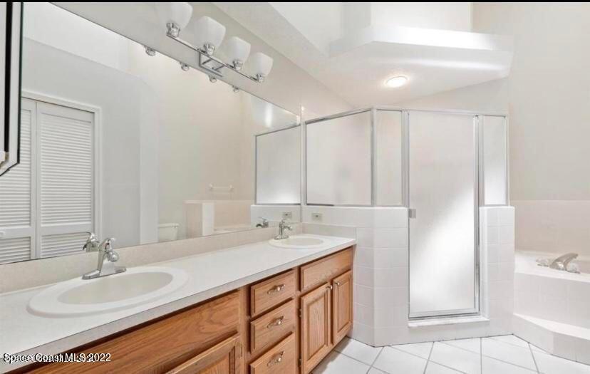 468 Prestwick Court Melbourne, FL 32940 - Photo 9 of 13 a bathroom with a sink double vanity and a mirror