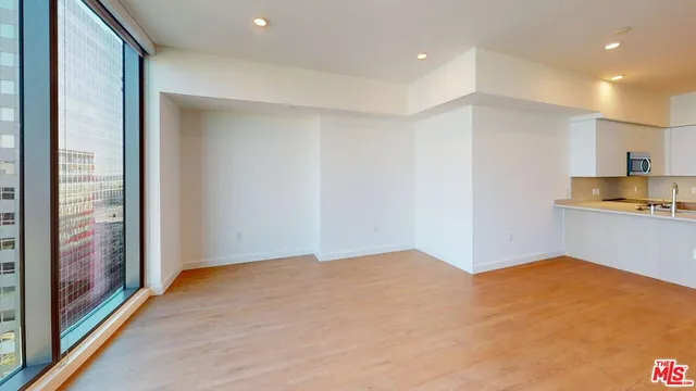 $3,332 | 3545 Wilshire Boulevard, Unit 805, Los Angeles, CA 90010