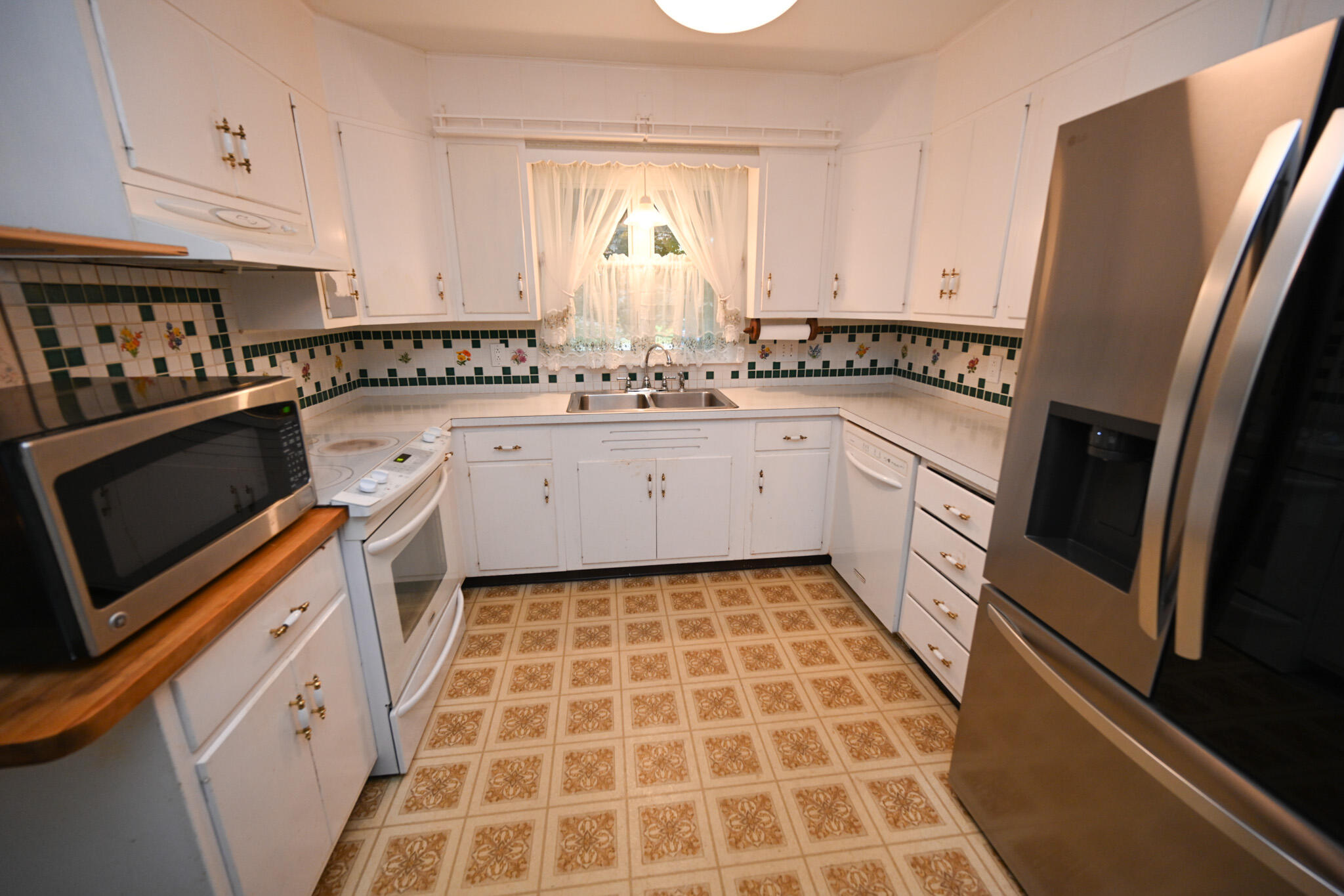 41 Stoneybrook Road Hampden, ME 04444 - Photo 8 of 34 Kitchen