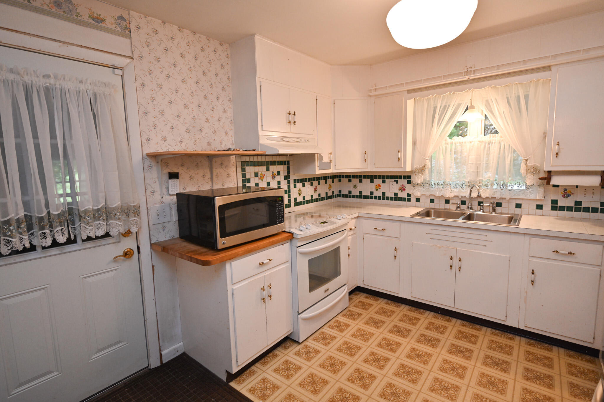 41 Stoneybrook Road Hampden, ME 04444 - Photo 9 of 34 Kitchen