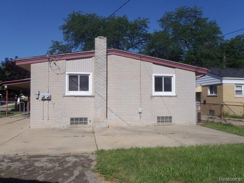 2933 Grange Road Trenton, MI 48183 - Photo 5 of 19 P7250058.JPG