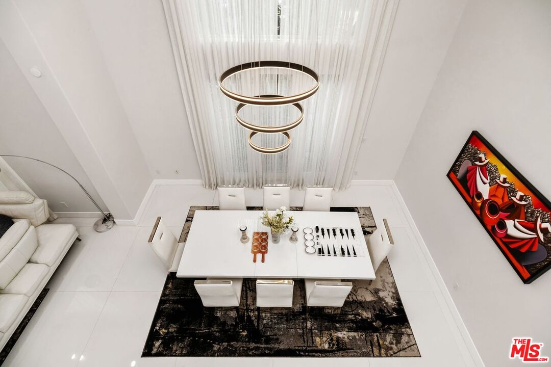 11974 Mayfield Avenue, Unit 2 Los Angeles, CA 90049 - Photo 17 of 26 a picture of a table and chair in the room