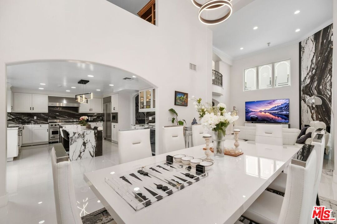 11974 Mayfield Avenue, Unit 2 Los Angeles, CA 90049 - Photo 18 of 26