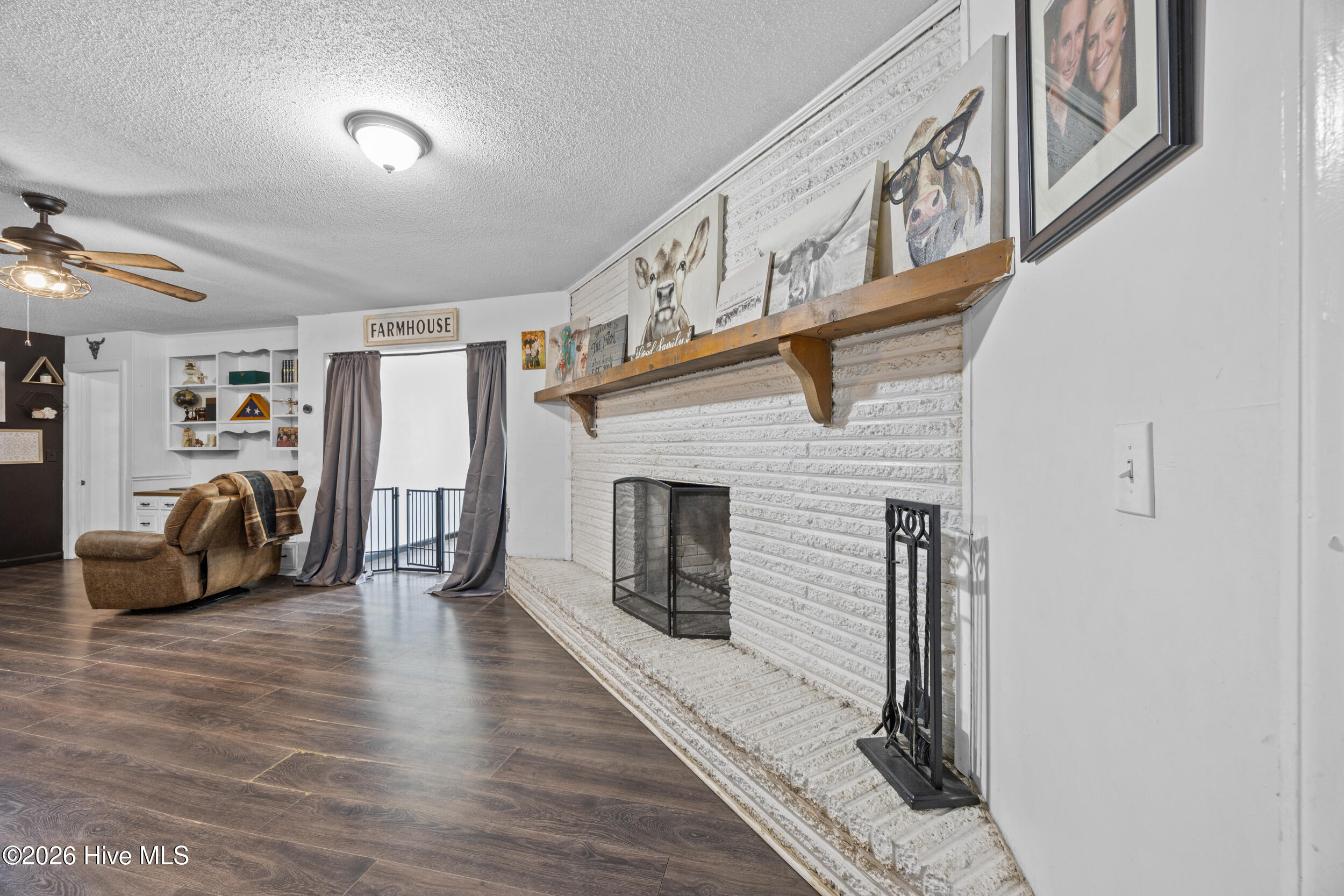 1361 Fountaintown Road Beulaville, NC 28518 - Photo 10 of 46 10_living room