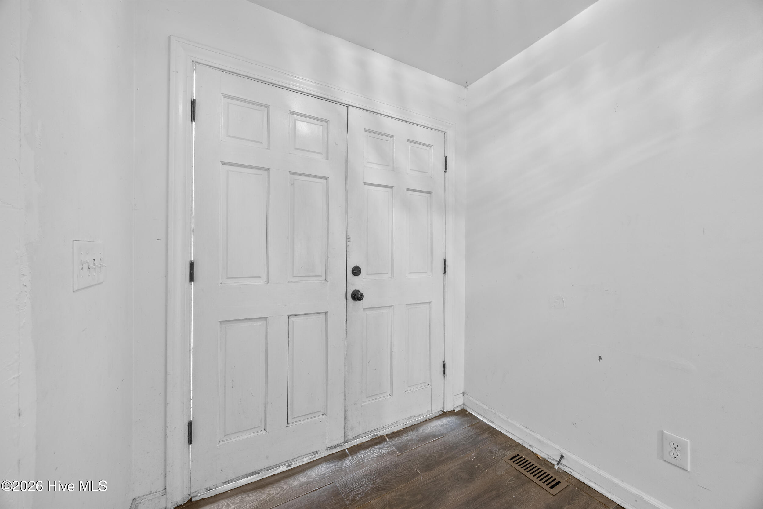 1361 Fountaintown Road Beulaville, NC 28518 - Photo 6 of 46 6_foyer