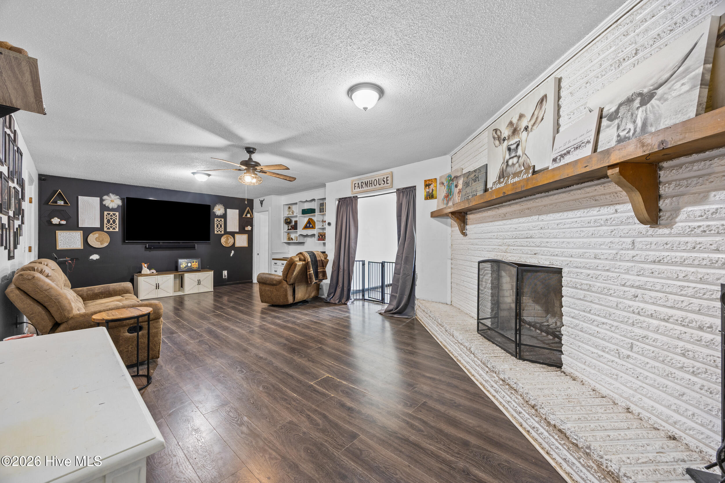 1361 Fountaintown Road Beulaville, NC 28518 - Photo 8 of 46 8_living room