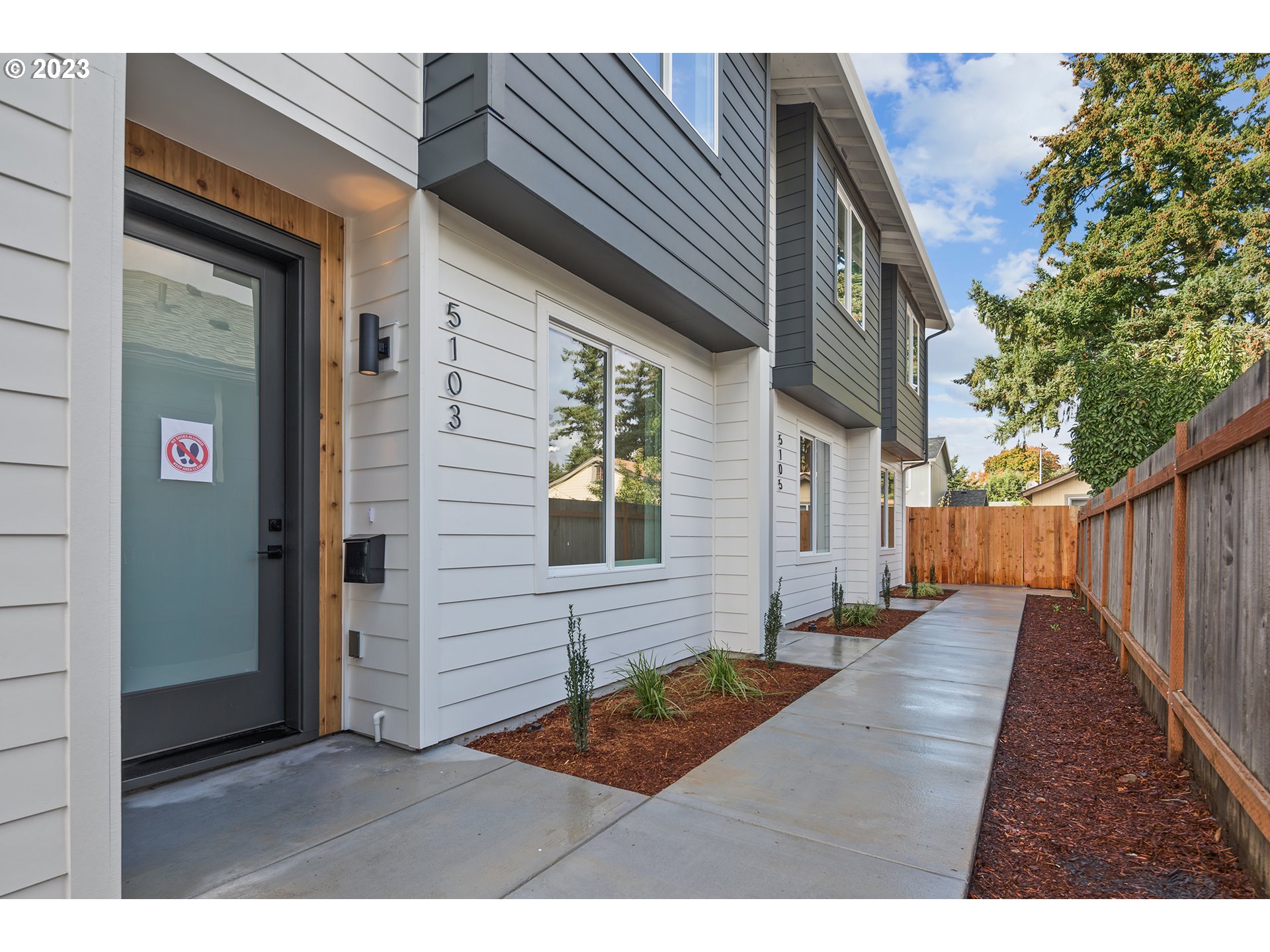 5105 Southeast Rural Street Portland, OR 97206 - Photo 3 of 23 Gallery Image 3