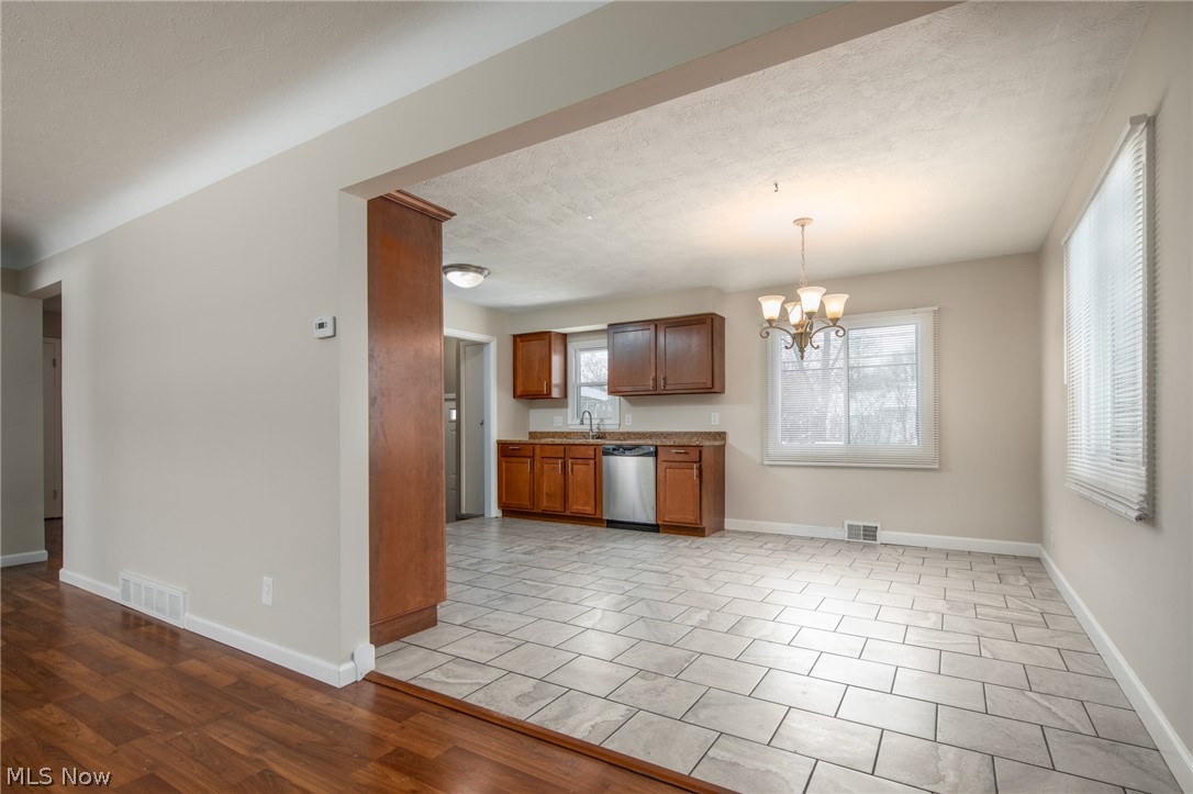 20111 Sumpter Road Cleveland, OH 44128 - Photo 12 of 35 Gallery Image 12