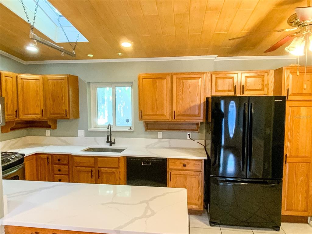 657 Broadway, Unit B Dunedin, FL 34698 - Photo 4 of 31