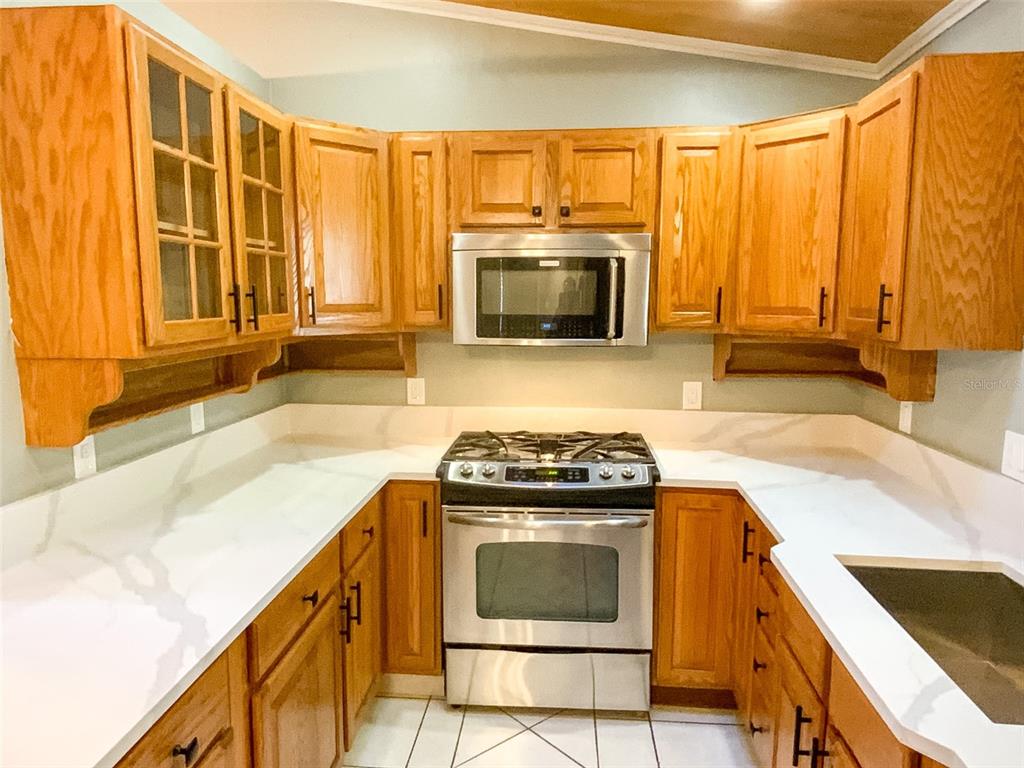 657 Broadway, Unit B Dunedin, FL 34698 - Photo 5 of 31