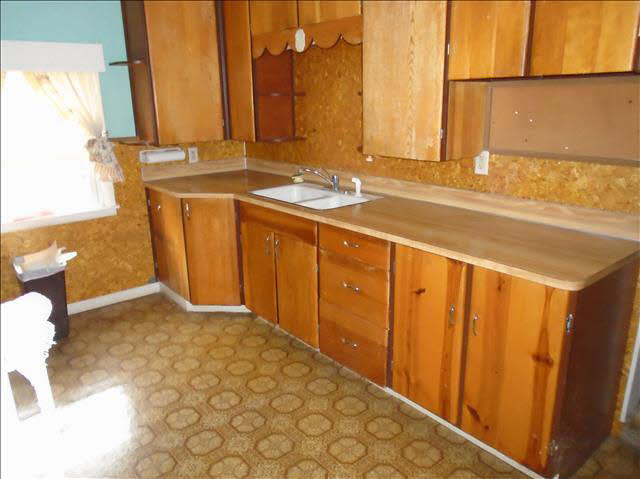 450 Pickard Road Temperance, MI 48182 - Photo 6 of 14 Kitchen