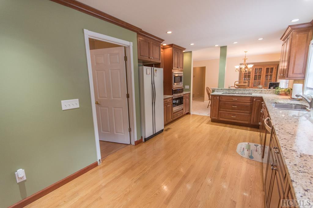 4525 Tessentee Road Franklin, NC 28734 - Photo 14 of 72 Gallery Image 14