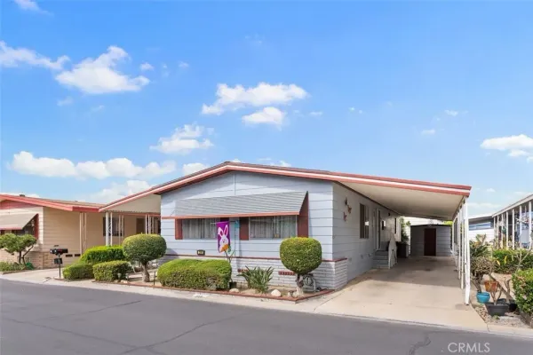 a front view of house with yard