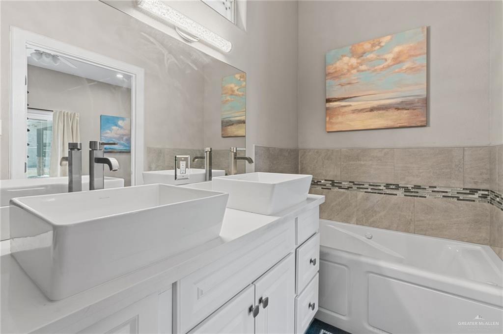1127 Fairway Lane Harlingen, TX 78552 - Photo 15 of 23 a bathroom with a sink and a bathtub
