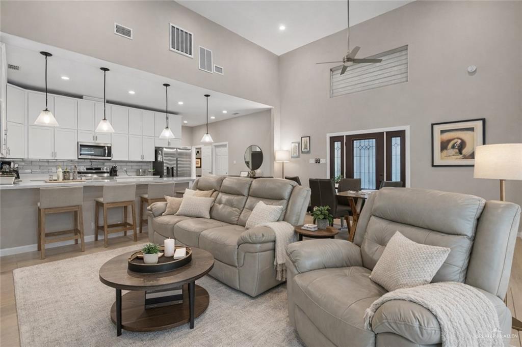 1127 Fairway Lane Harlingen, TX 78552 - Photo 5 of 23 a living room with furniture kitchen view and a table