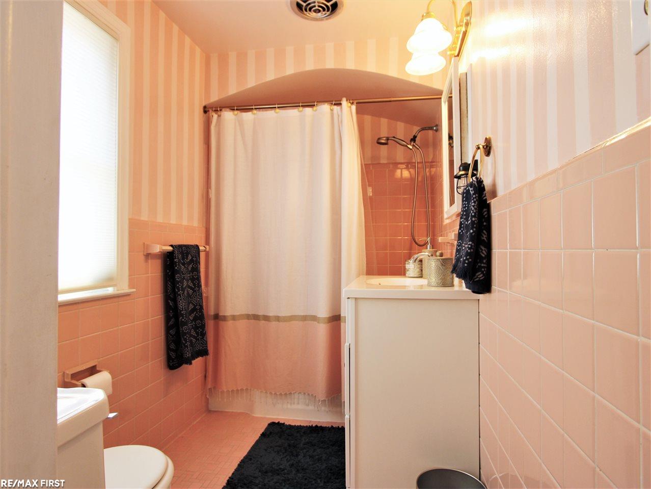 1661 Newcastle Road Grosse Pointe Woods, MI 48236 - Photo 25 of 35