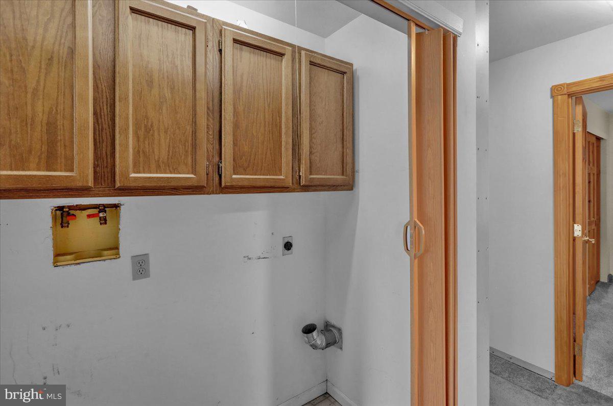 4496 Pheasant Run Reading, PA 19606 - Photo 23 of 37 a bathroom with a shower curtain