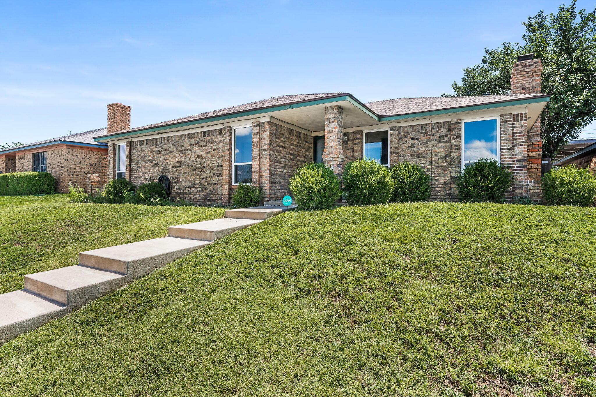 1021 Trinchera Drive Amarillo, TX 79110 - Photo 2 of 21 FRONT