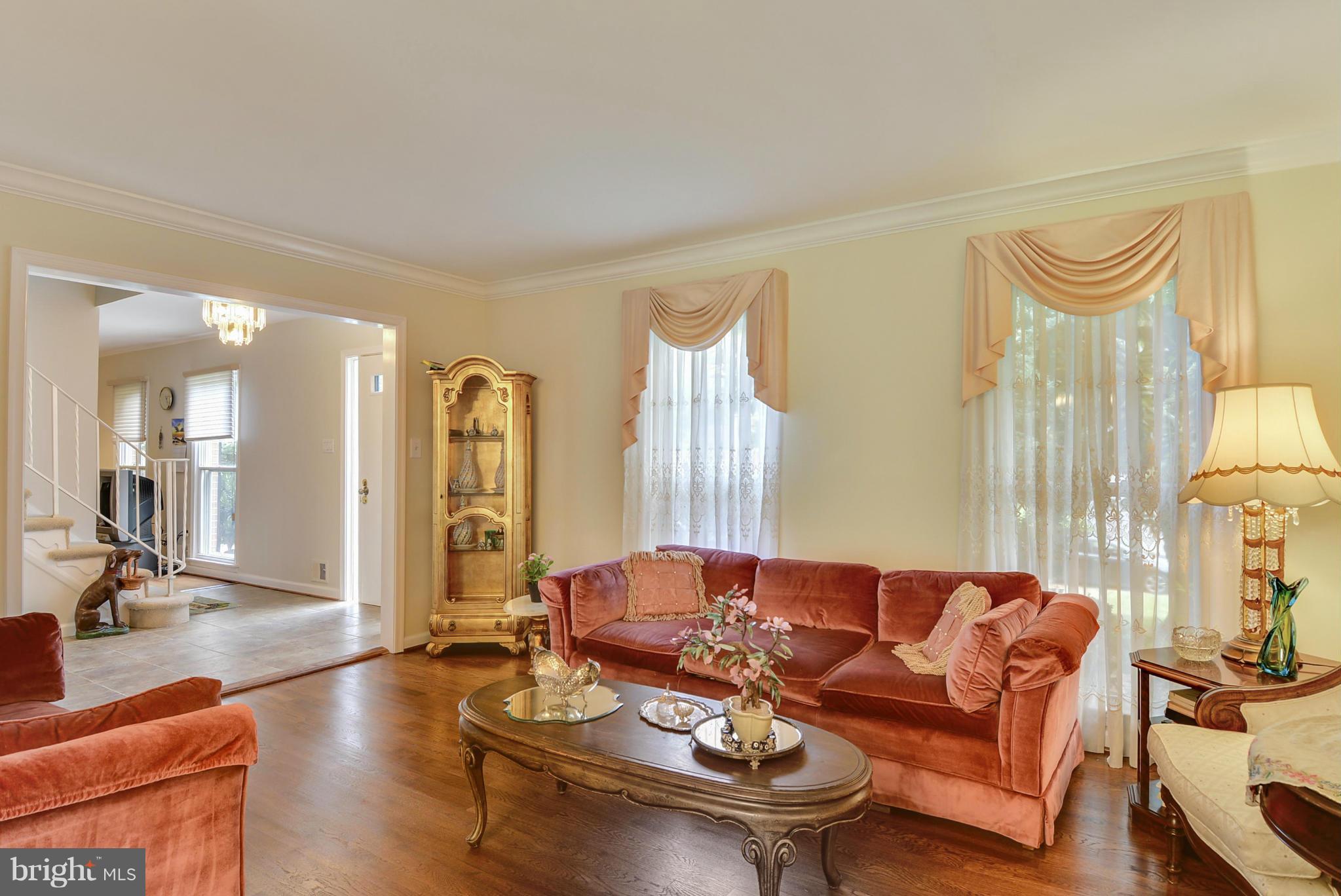 21 Stonegate Drive Silver Spring, MD 20905 - Photo 11 of 28 Living Room