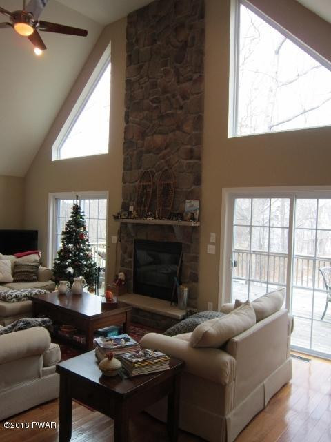 141 Tanager Road Lackawaxen, PA 18435 - Photo 9 of 37 10 floor to ceiling stone FP (480x640)
